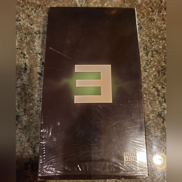 Eminem & Slim Shady Show VHS bundle - Picture 4 of 13